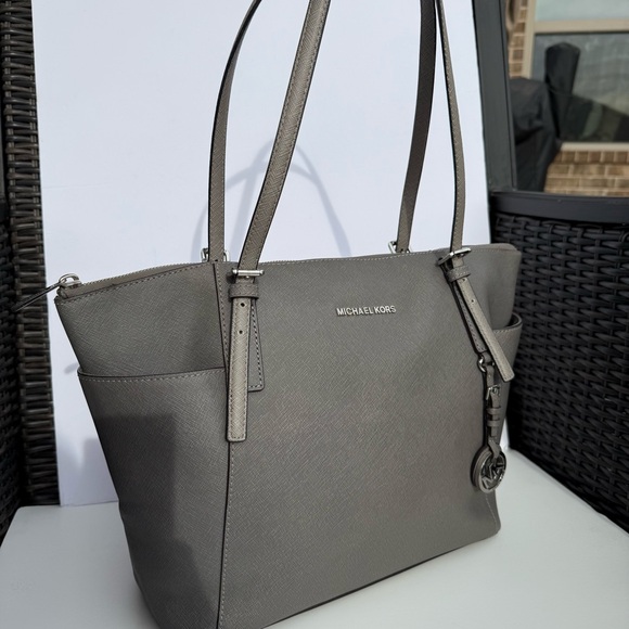 Jet Set Leather Tote - Picture 11 of 16